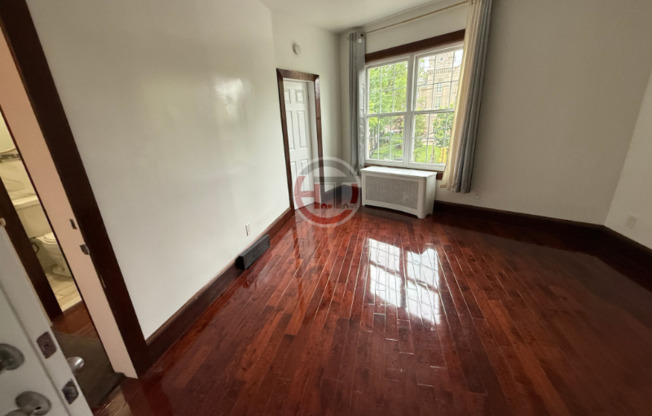 2401 E TREMONT