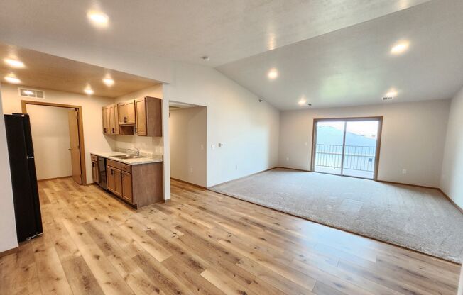 2 beds, 1 bath, 1,006 sqft, $1,230, Unit 3520 304