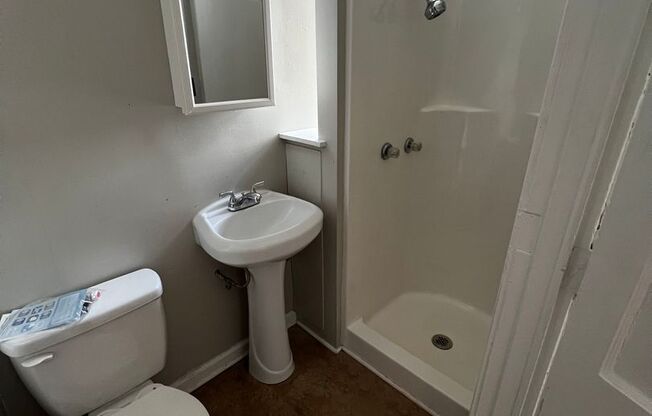 Studio, 1 bath, $830, Unit 5