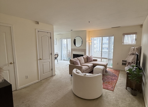 2 beds, 1.5 baths, 1,054 sqft, $2,800, Unit 310