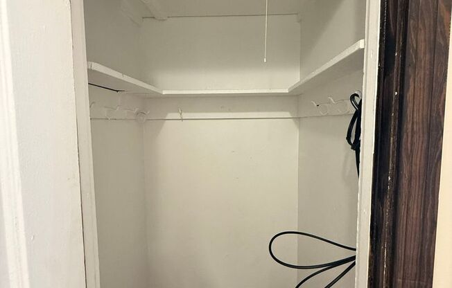 Studio, 1 bath, 295 sqft, $1,250, Unit Old King Edward 171