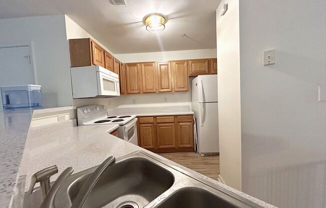 3 beds, 2 baths, $1,900, Unit Unit D