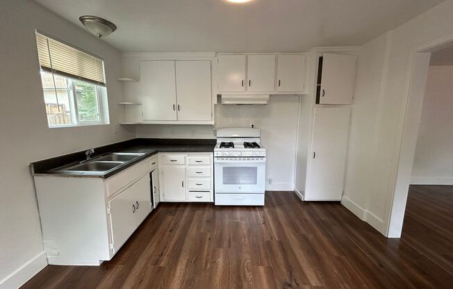 1745 - 1747 Bonnie Brae Avenue Modesto