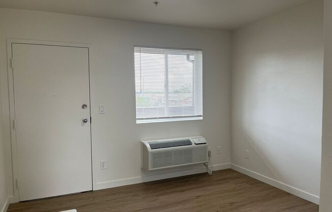 1 bed, 1 bath, 304 sqft, $965, Unit Unit 204