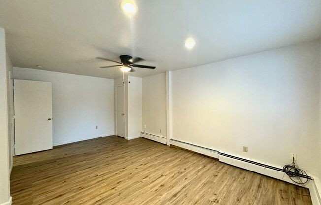 3 beds, 1 bath, 800 sqft, $2,400, Unit Unit 3