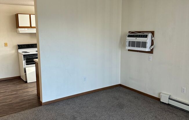 2 beds, 1 bath, 900 sqft, $850, Unit 202