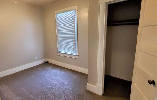 2 beds, 1 bath, $795, Unit 1005 Main Floor