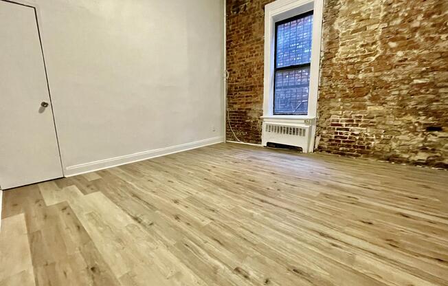 260 W 135 ST