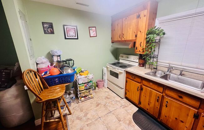 3 beds, 1 bath, $2,250