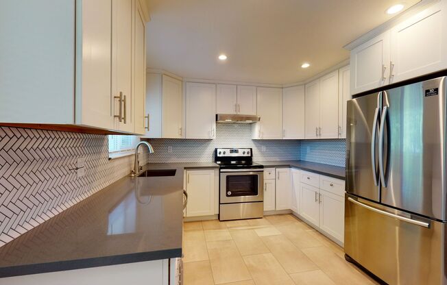 Fully remodeled large 2 bed/2 bath, in unit laundry, patio, walk to CalTrain, 80 WalkScore!