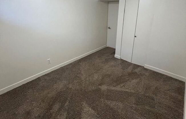 2 beds, 1 bath, $1,200, Unit #Down