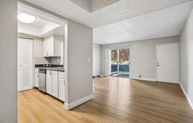 2 beds, 2 baths, 976 sqft, $1,448, Unit 5F