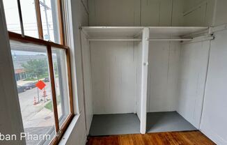223 Lyon NE