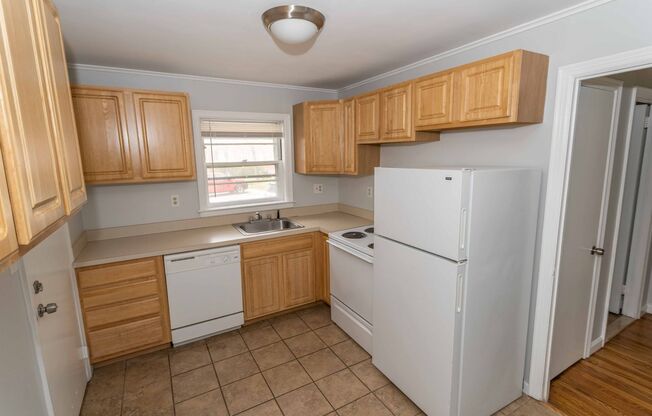 2 beds, 1 bath, $1,795, Unit V-18-2