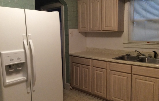 3 beds, 1 bath, $1,395