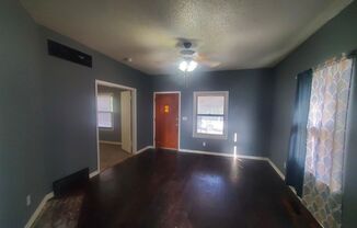 3 beds, 1 bath, $1,095