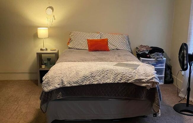 1 bed, 1 bath, 650 sqft, $595, Unit 1124 n broadway #3/ NW unit