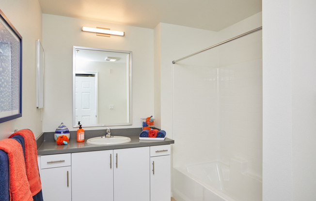 Paseos Ontario Apartments - Bathroom