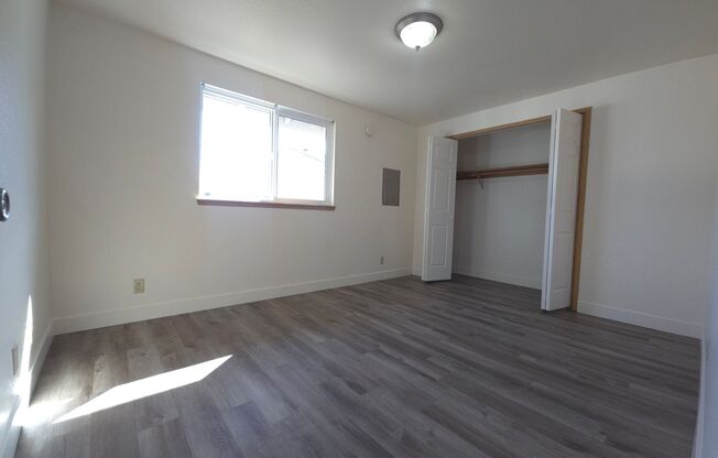 2 beds, 1 bath, 875 sqft, $1,350, Unit 127-38