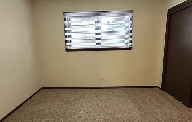 2 beds, 1 bath, 1,000 sqft, $960, Unit #2