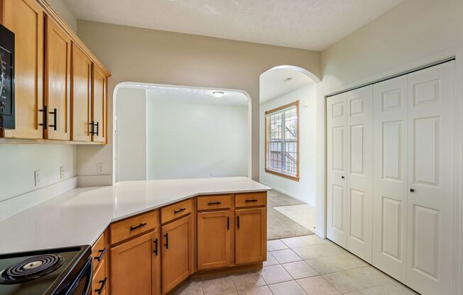 1 bed, 1.5 baths, 1,100 sqft, $1,565