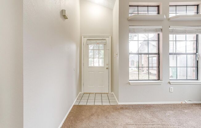 One Side of Very Nice Duplex S Arlington- 2 Bed, 2 Bath- 76001