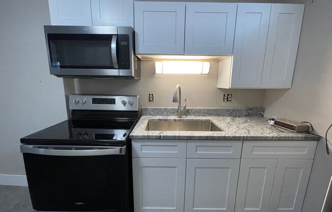 1 bed, 1 bath, 700 sqft, $760, Unit 05