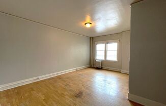 Studio, 1 bath, 410 sqft, $1,095, Unit 300