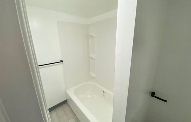 3 beds, 1 bath, $1,395