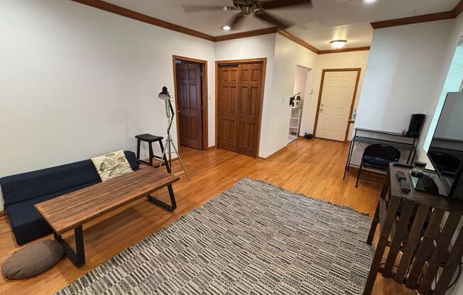 Modern Rogers Park 1 Bed Apartment