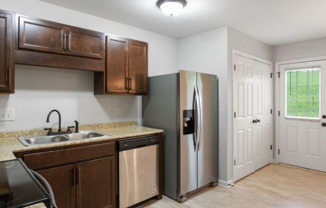 2 beds, 1.5 baths, 1,050 sqft, $1,300, Unit Memorial Drive - E