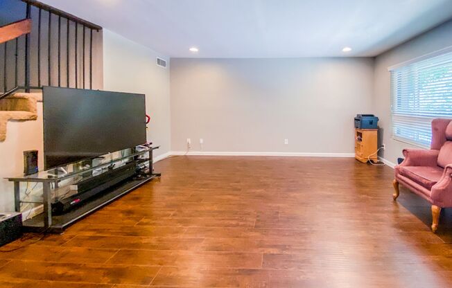 Two-Story 3 Bed, 2.5 Bath with Large Bonus Room in Tierrasanta