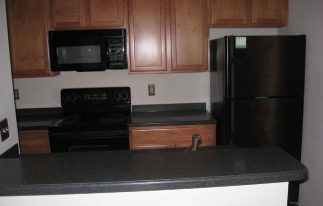 Beautifully Maintained 1 Bedroom 1 Bathroom Top-Floor Condo In Much Sought After Penderbrook Square