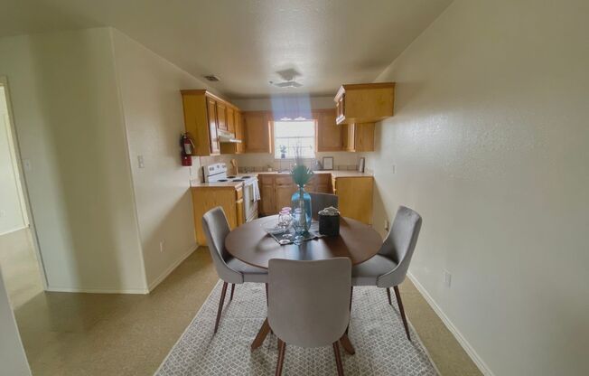 2 beds, 1 bath, 720 sqft, $750, Unit Apt. 10