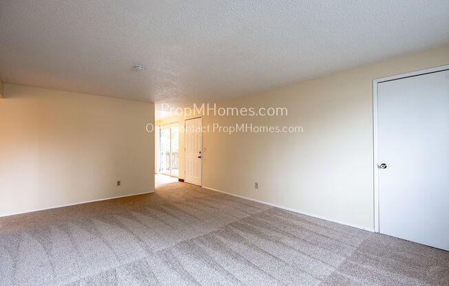 Recently Remodeled Three Bedroom Apartment in Beaverton - Prime Location!