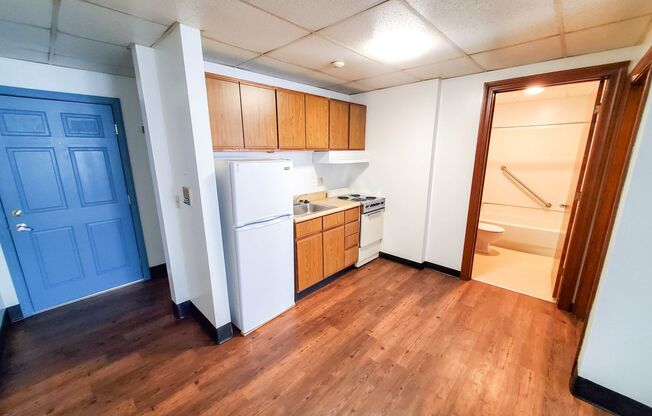 1 bed, 1 bath, $625, Unit 102