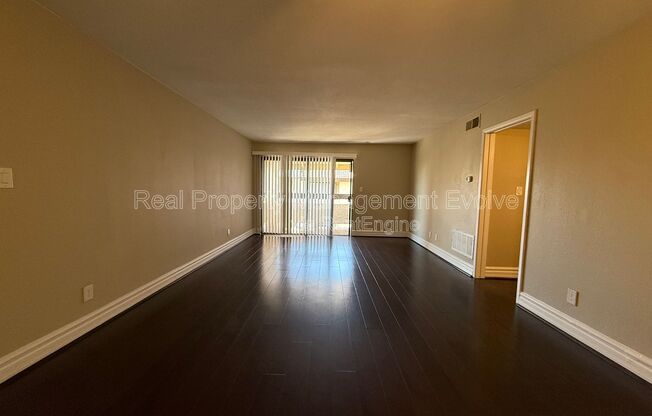 1 bed, 1 bath, 749 sqft, $1,100, Unit Unit 288
