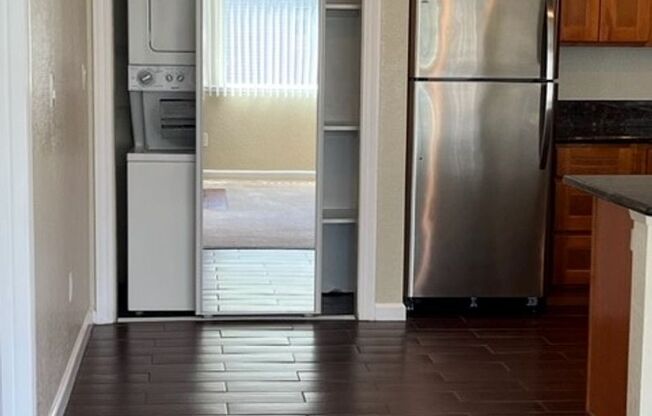 2 beds, 1 bath, 825 sqft, $1,830, Unit 220