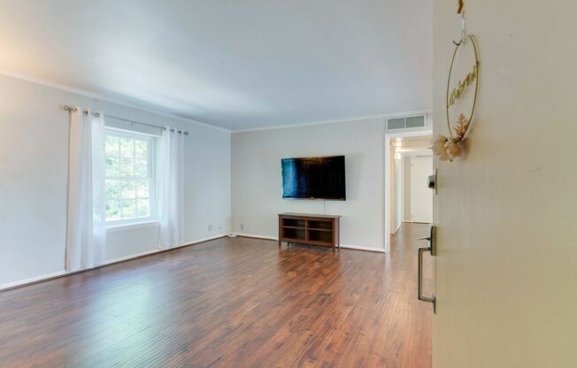 Check out this amazingly located 3 bed/2 bath condo in Dilworth!