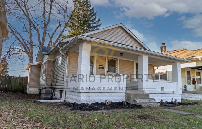 Charming 3-Bedroom Bungalow Near Garfield Park – Spacious, Bright & Ready for You! Available NOW!