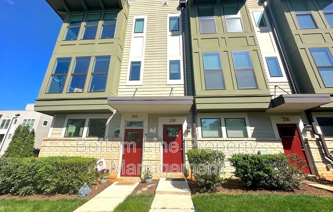 239 UPTOWN W DR