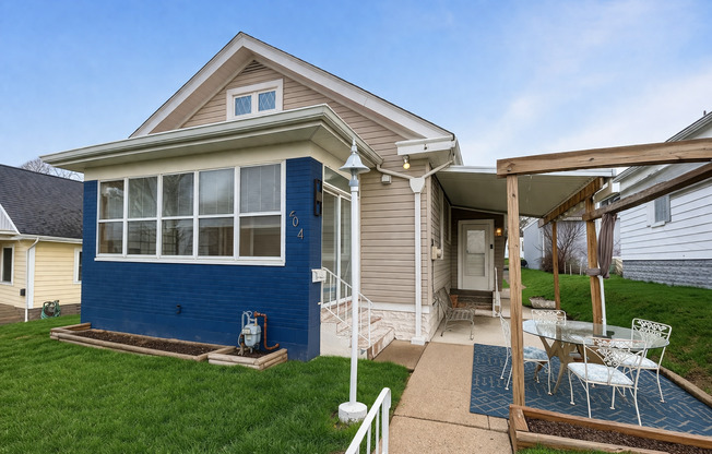 Spacious Single-Family Home w/Sunroom partially finished basment| Pet Friendly | Shaler