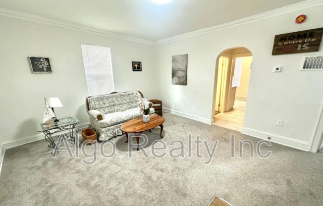 1402 N 21 AVE