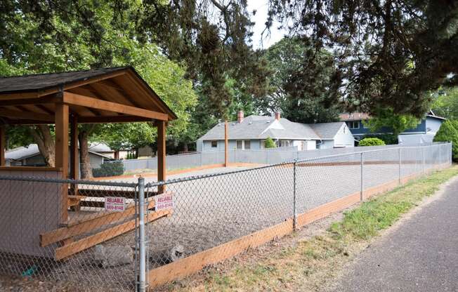 Birch Creek | Outdoor Common Area with Picnic Table