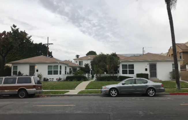 209 W MAPLE ST