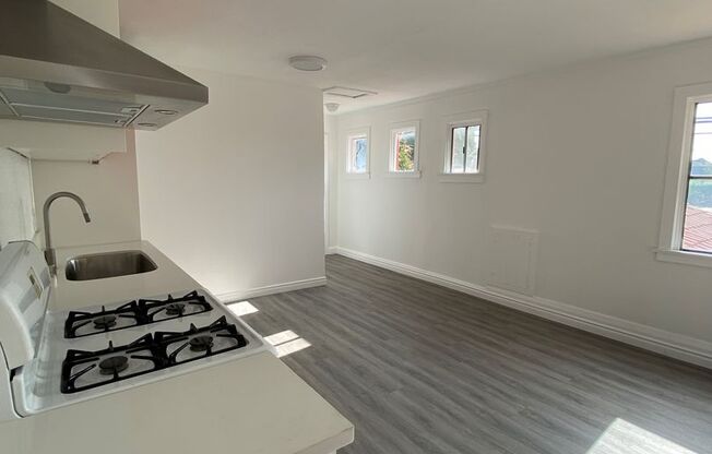 2 beds, 1 bath, 800 sqft, $2,095, Unit 691.5