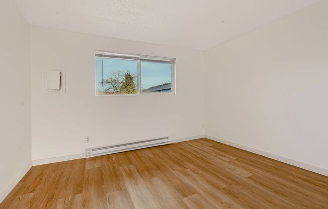 3 beds, 1 bath, 864 sqft, $1,445, Unit 39
