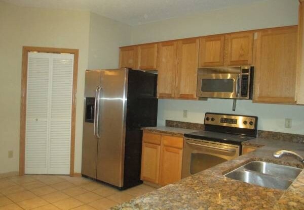 2 bed updated maple grove rental! Don't miss out!!! Available 5/1/2024!!!