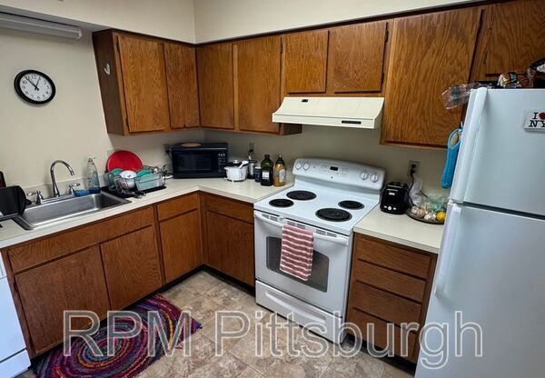 3242 NIAGARA SQ