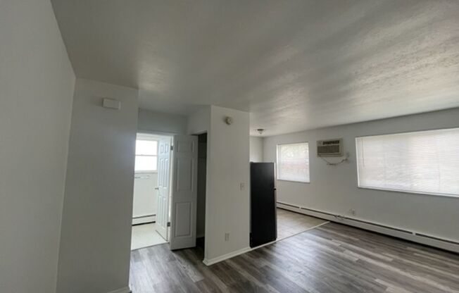 Studio, 1 bath, $650, Unit PARK- APT 7 PARKCREST 3645